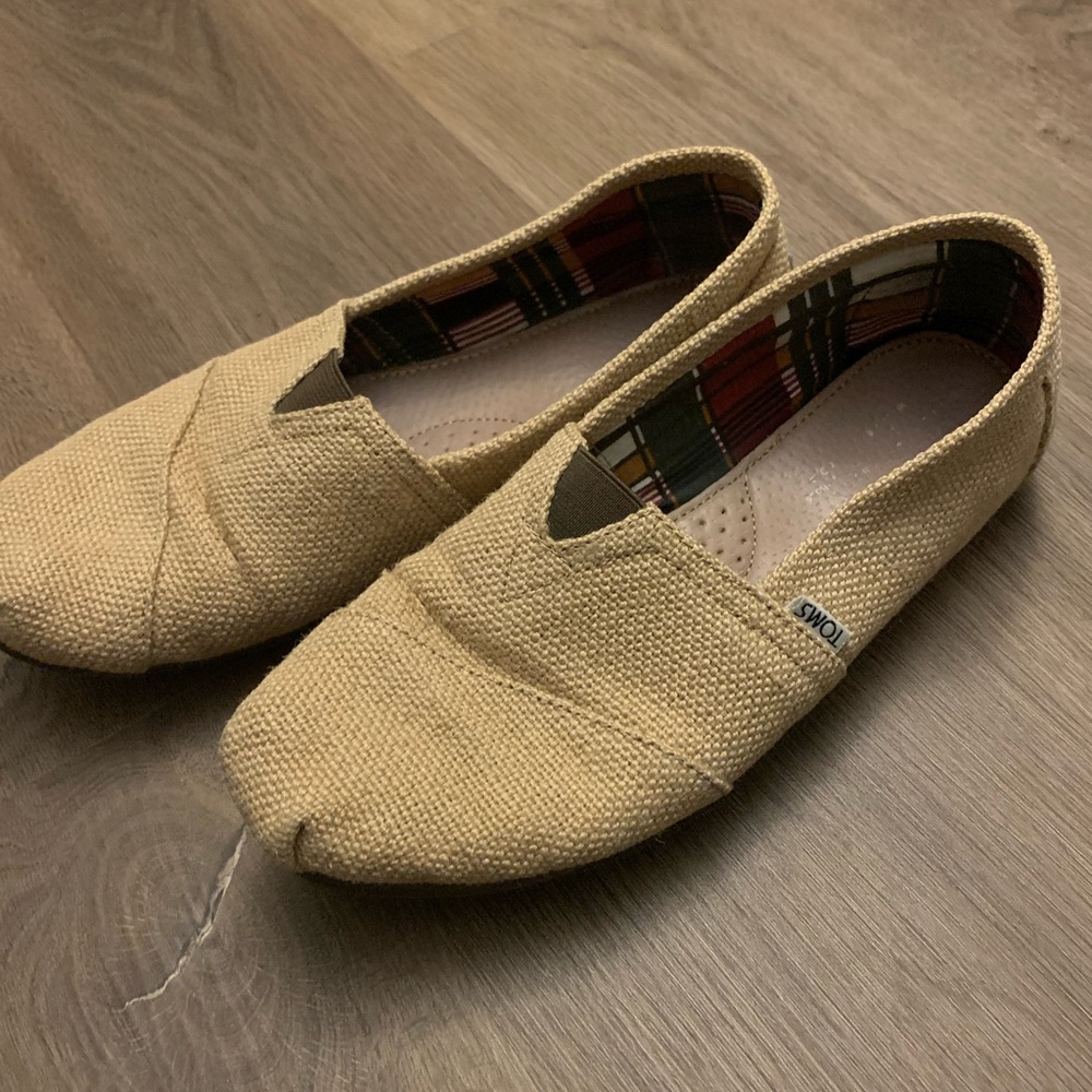 Women’s size 10 brown burlap TOMS